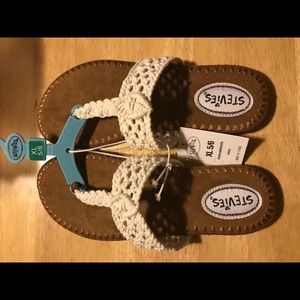 Women's Stevie's adorable knits Size 5/6